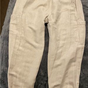 Linen beige guess cargo pants size Xl brand new never been worn.